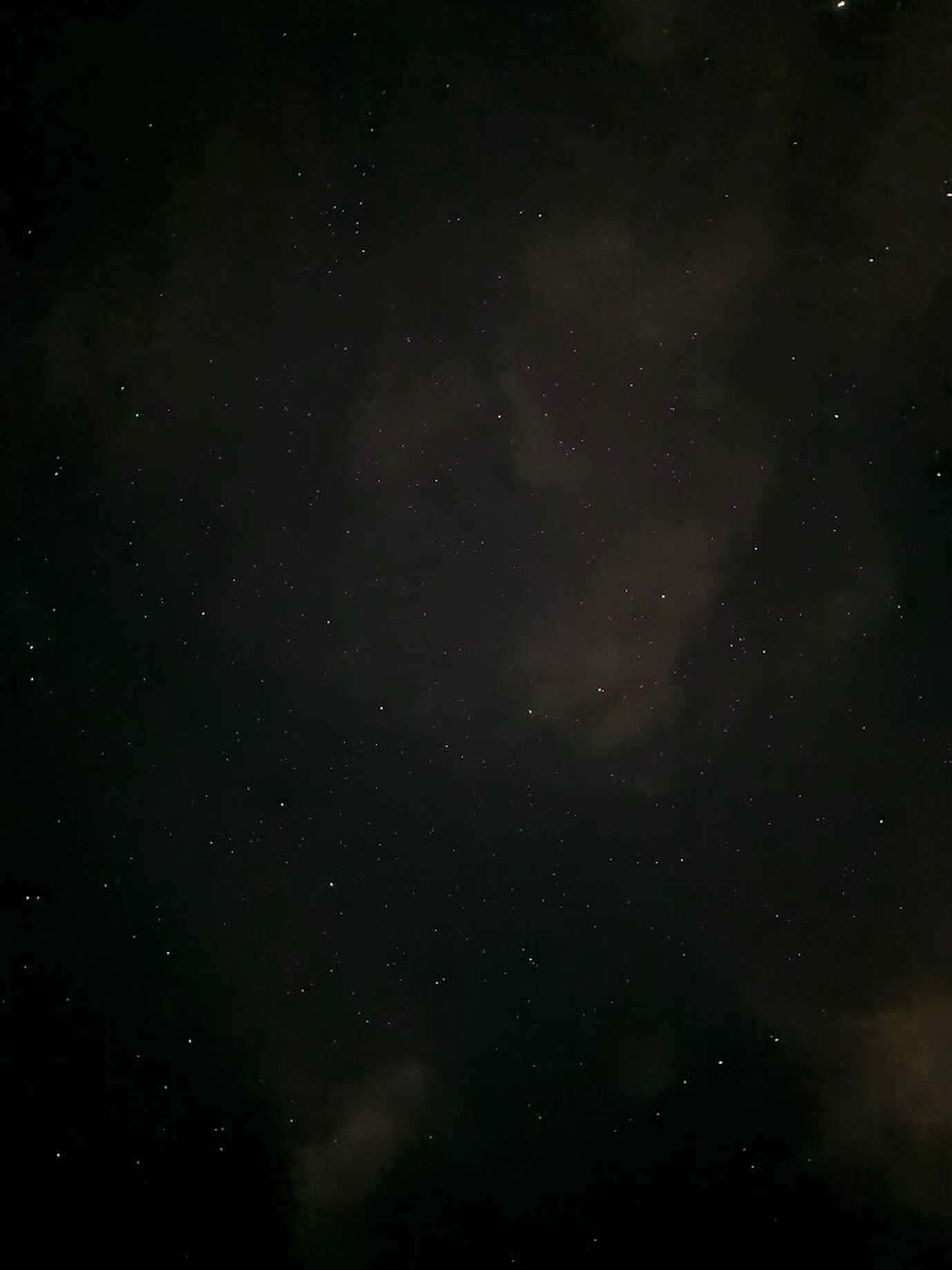 外に出て空を見上げたら満天の星空で流れ星も観れました