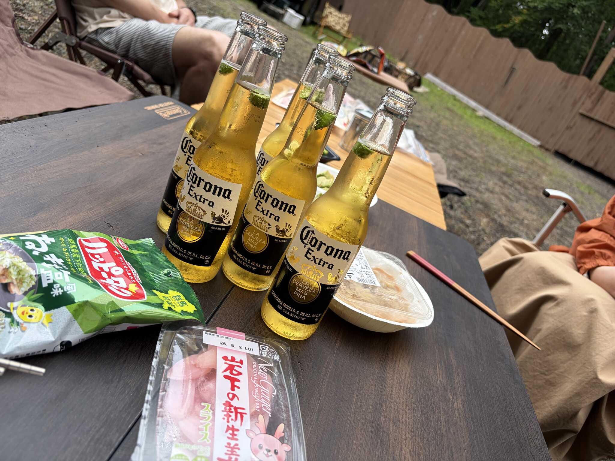 広々したキャンプ場でマイナスイオンたっぷりの中、乾杯