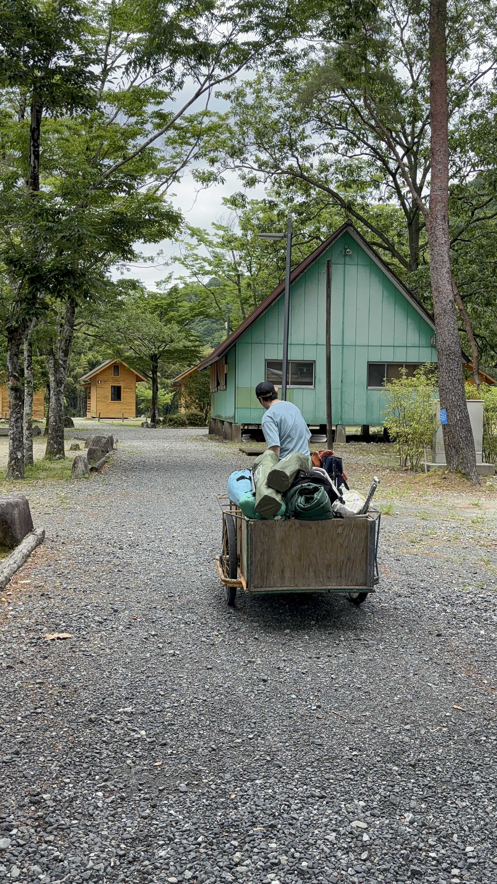 車からバンガローへ!
