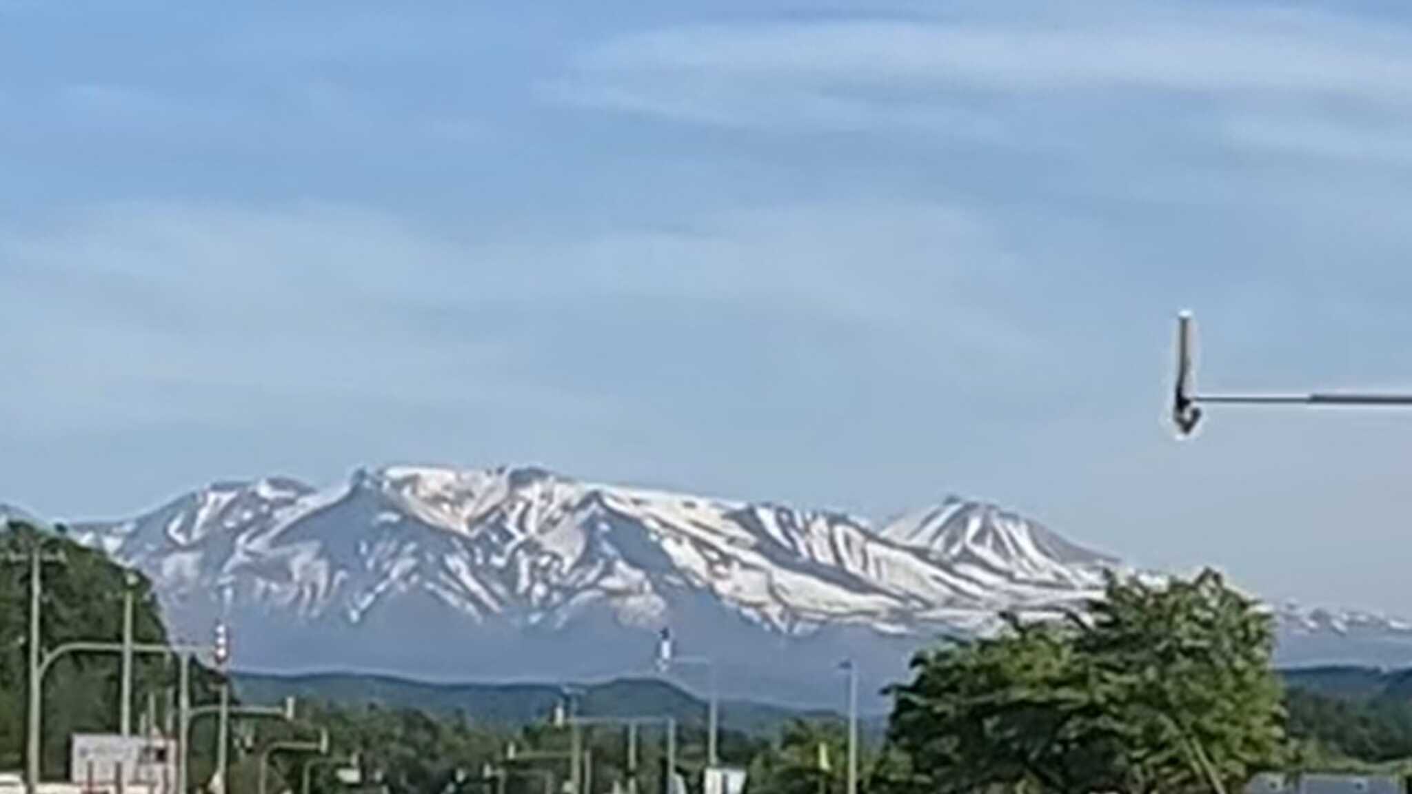 キャンプ場への道から見える大雪山