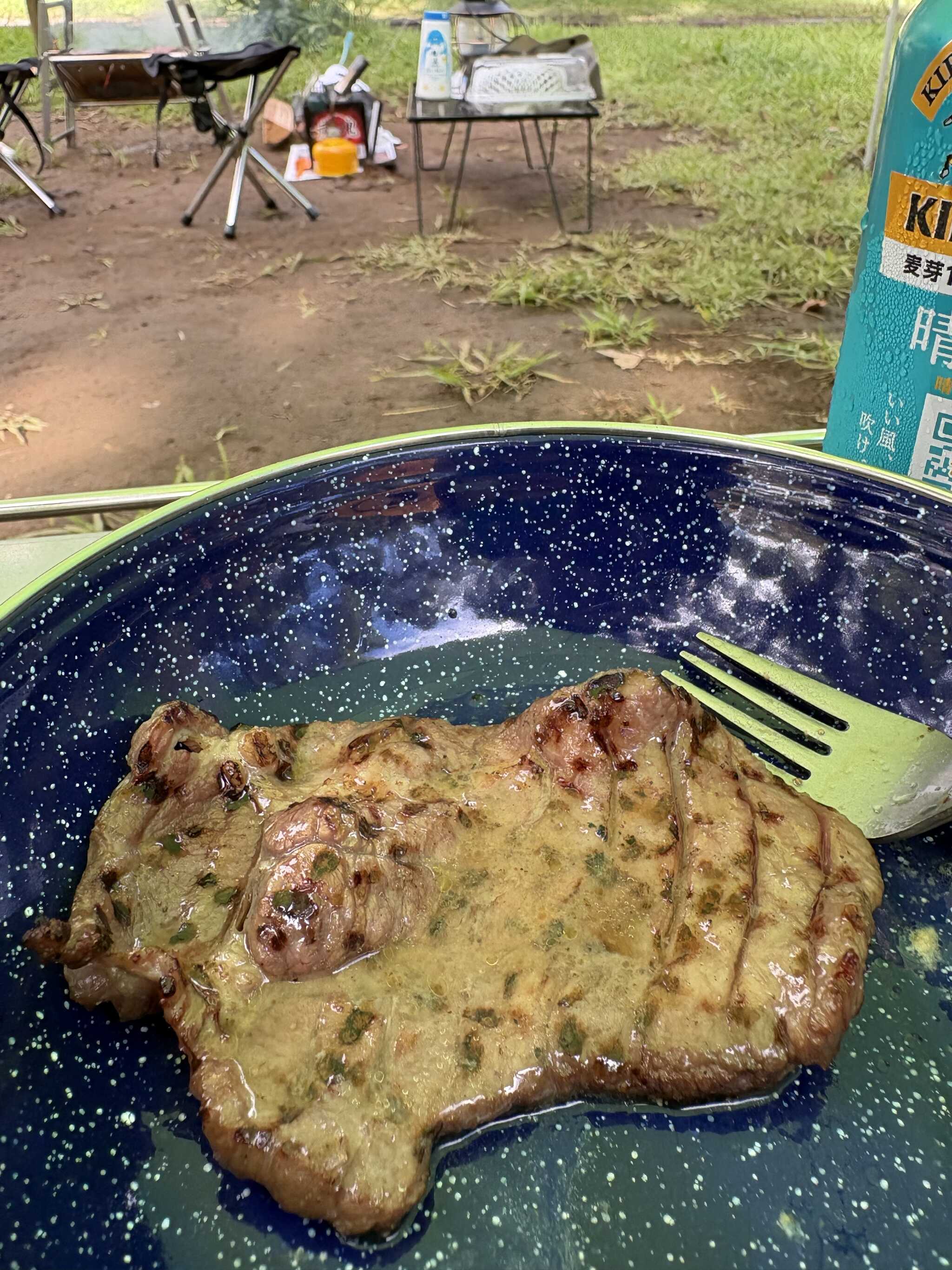 夜は炭火で焼肉