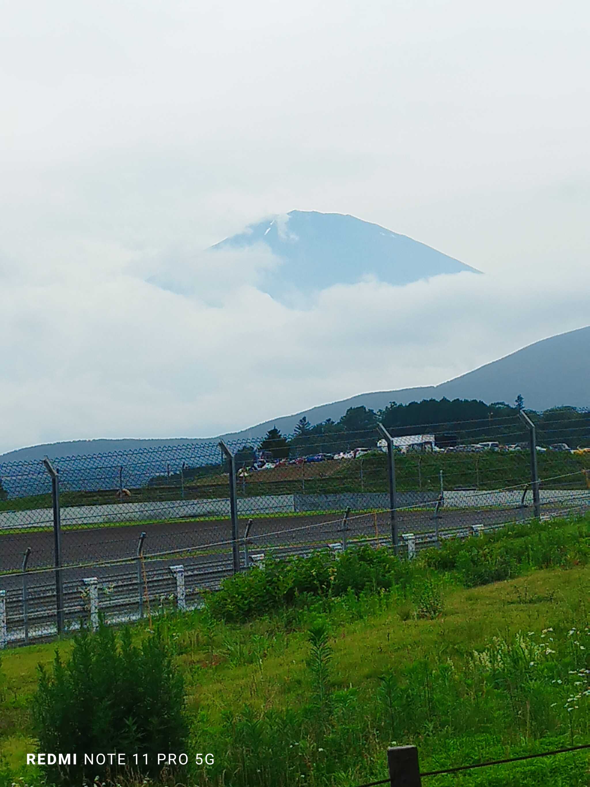 施設の横からの風景