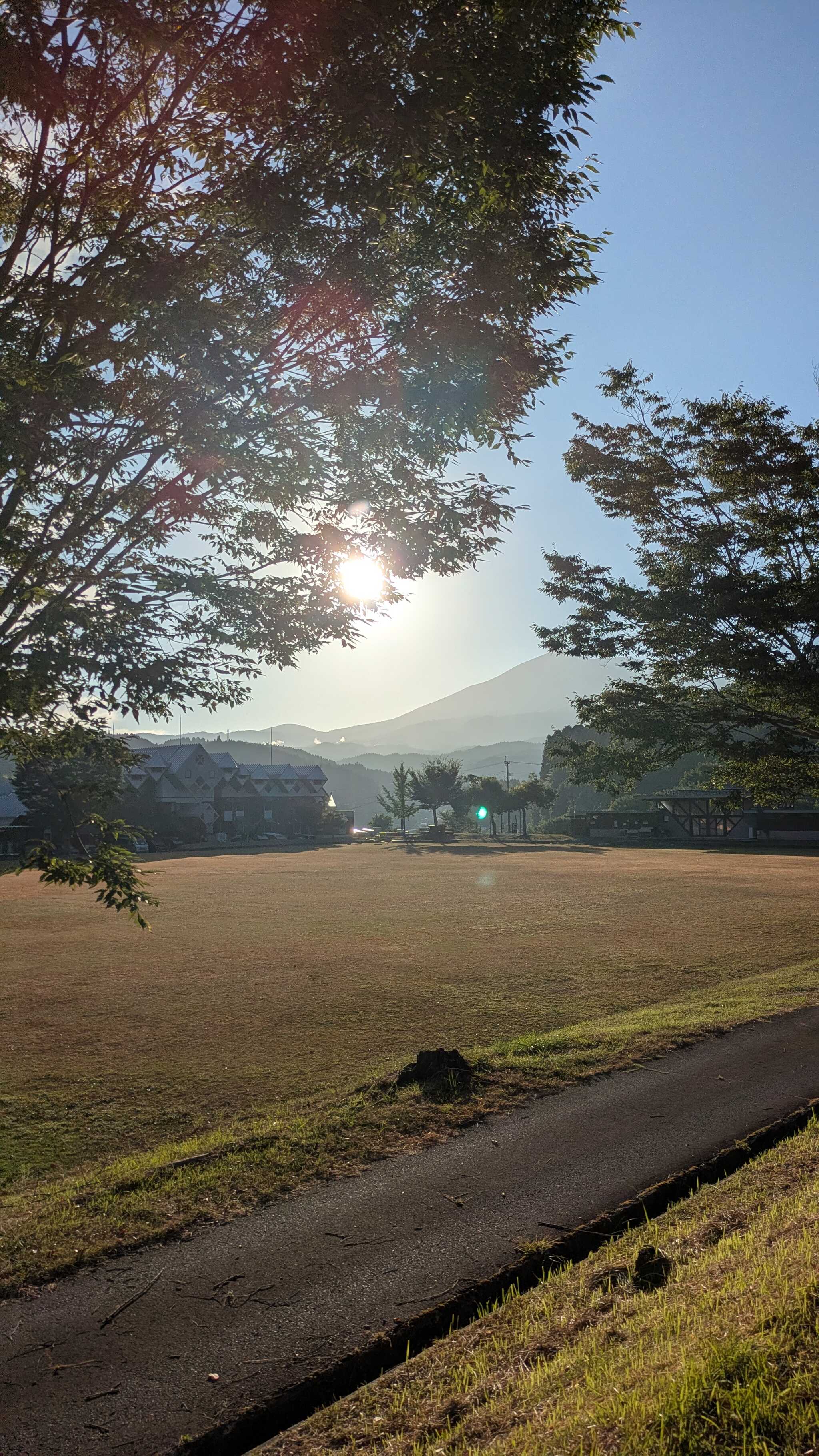 オートサイトから望む涌蓋山