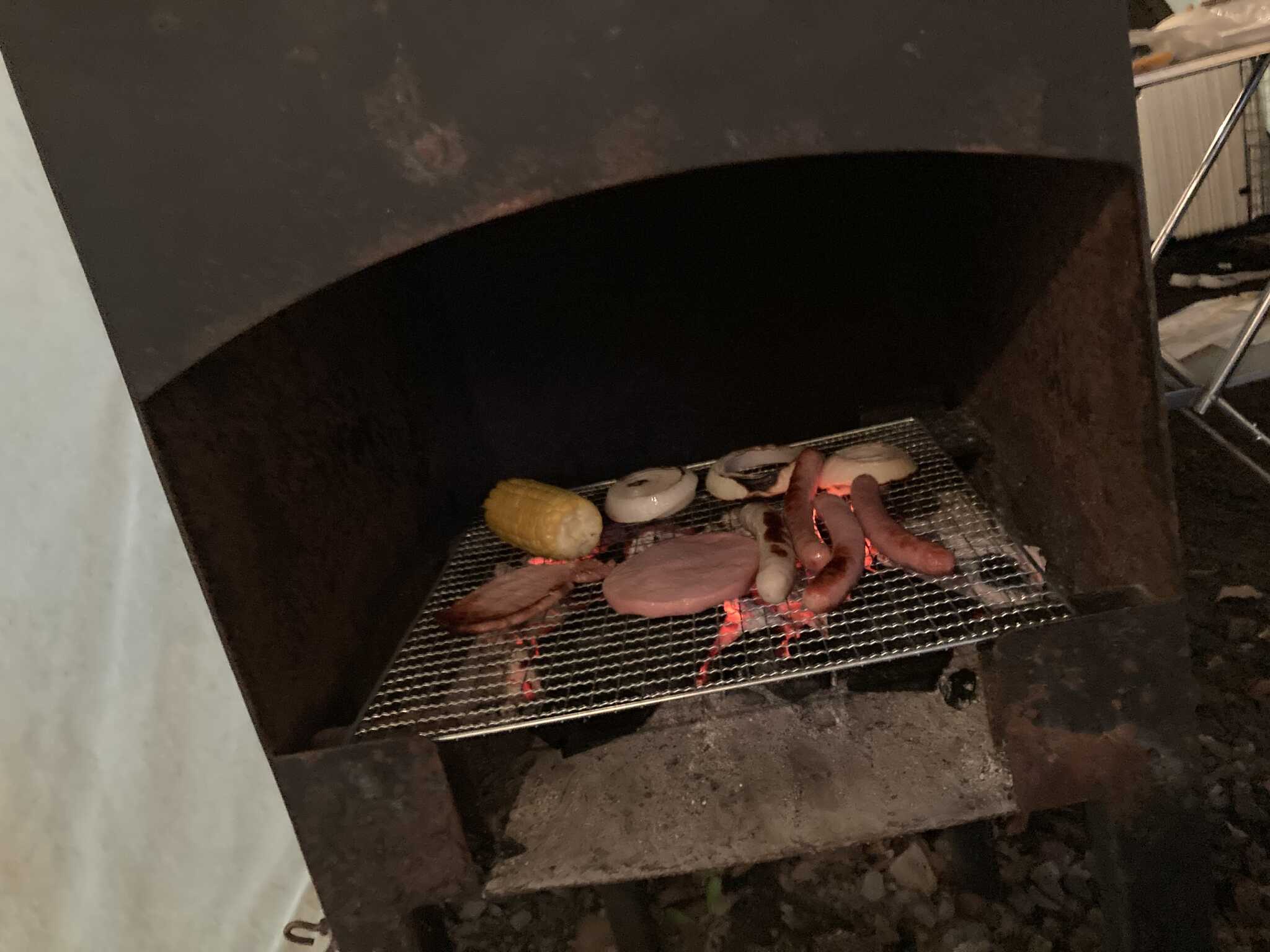 テント内でB B Q