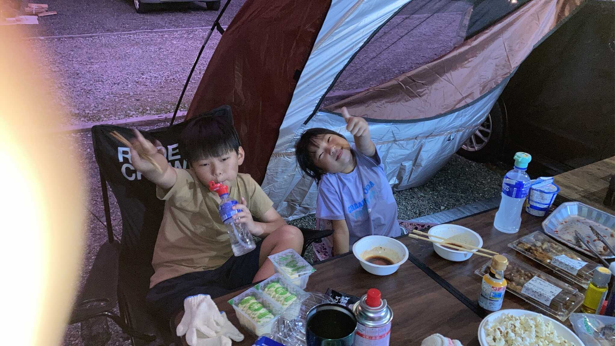 テント内で焼き肉