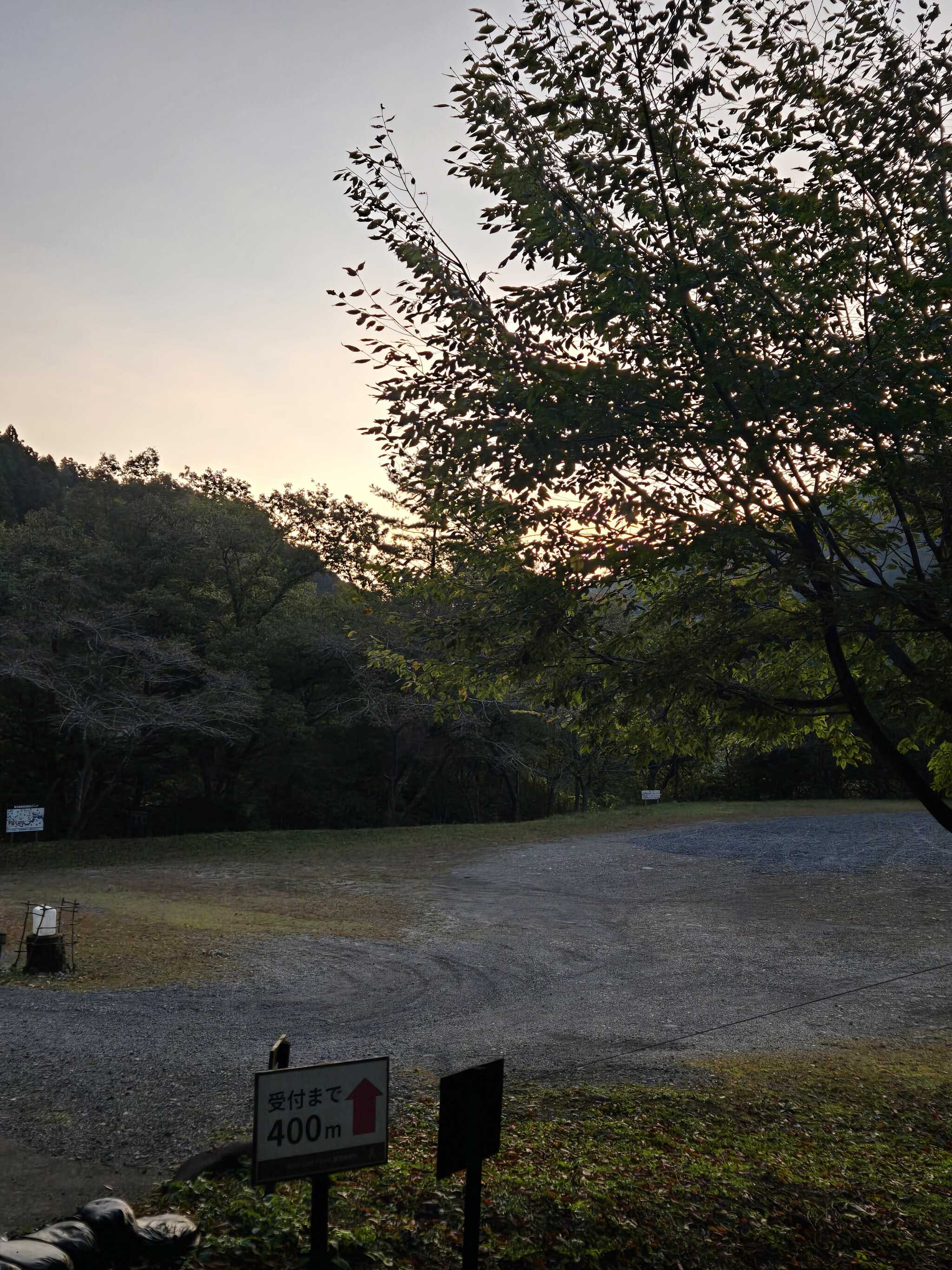 日の出前です。駐車場周辺。