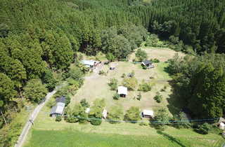 ファミリーキャンプ場いもんころ