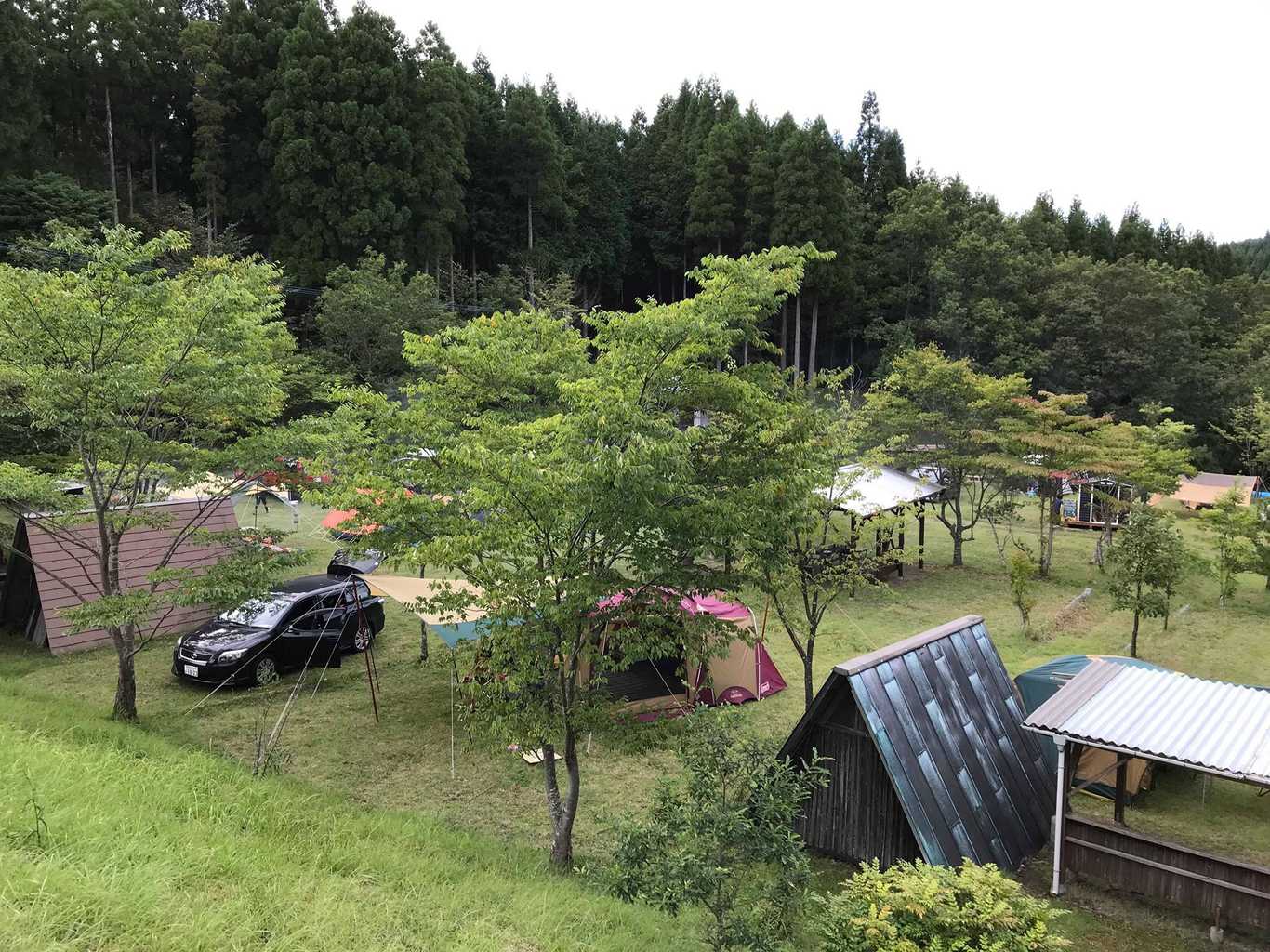 ファミリーキャンプ場いもんころ